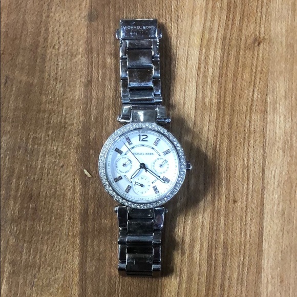 Woman’s Michael Kors watch - Picture 2 of 4